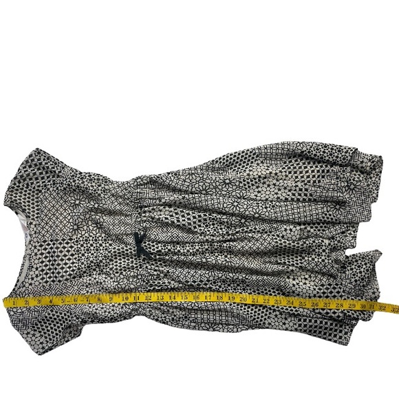 H&M Geometric Print Irregular Hem Short Sleeve Dress Size 8 - Picture 12 of 13